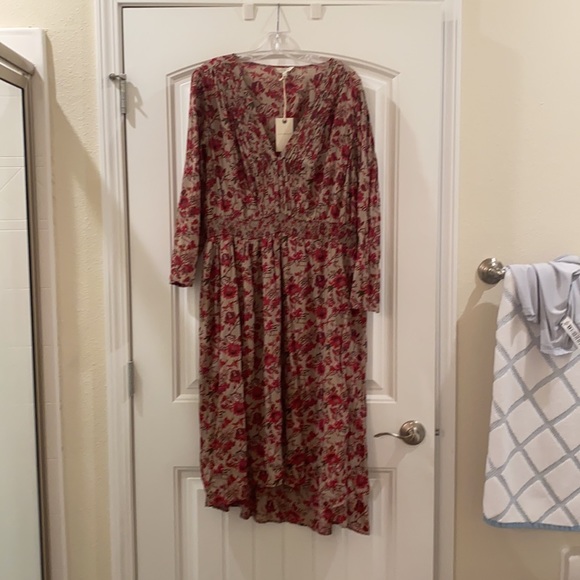 Lucky brand dress. Floral with pin tuck details around v neck. - Picture 3 of 6